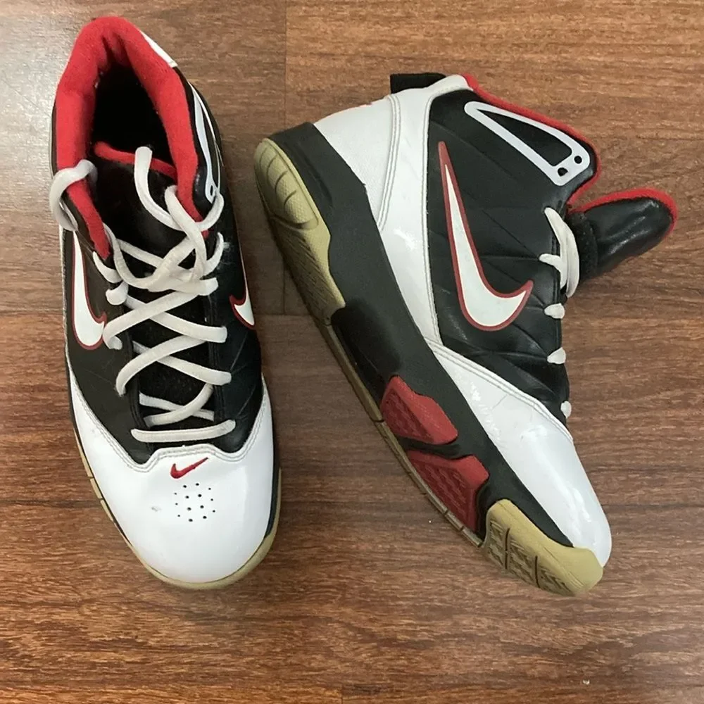 Nike Kids Black and Red Sneakers Sz 5